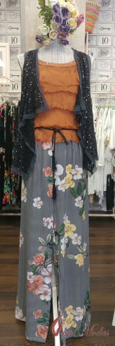 abril_modas's tweet photo. Rayas estampadas, volantes y lentejuelas combinados con estilo todo vale. 😀😀

#TiendaRopaSevilla #TiendaRopaTomares #AbrilModas #Verano https://t.co/KJU8uHLeDF