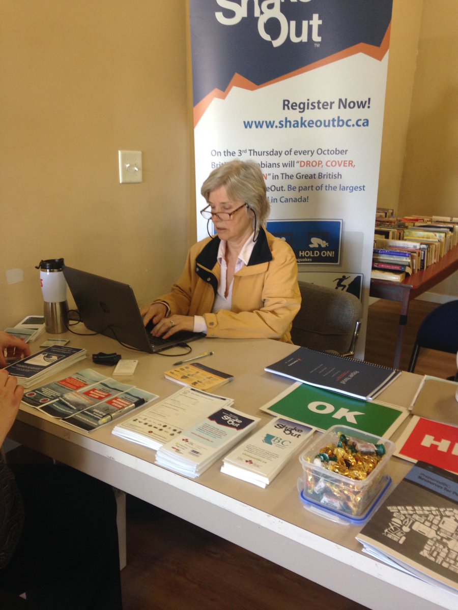 JdFemerg's tweet photo. Signing up residents in #PortRefrew for #Emergency Notifications #preparednotscared https://t.co/aK99aKO3Si