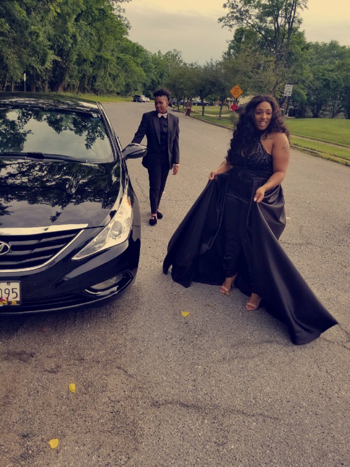 ayeeeitsKayy__'s tweet photo. perfectly imperfect 💕💲 #oxonprom2k17 https://t.co/RxmTMCRvzu