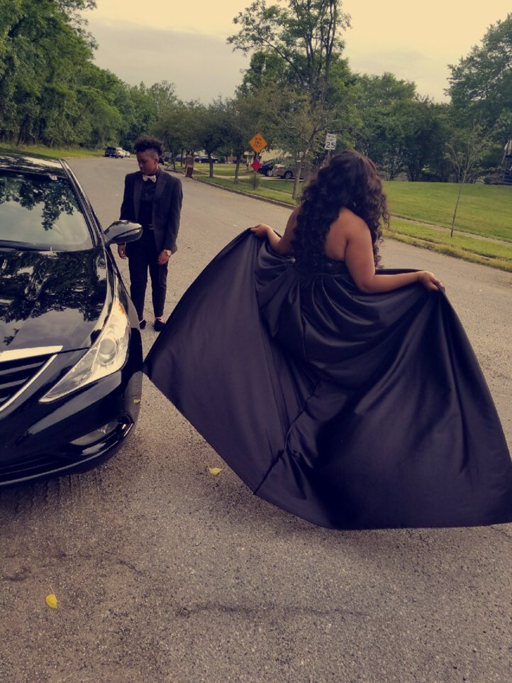 ayeeeitsKayy__'s tweet photo. perfectly imperfect 💕💲 #oxonprom2k17 https://t.co/RxmTMCRvzu