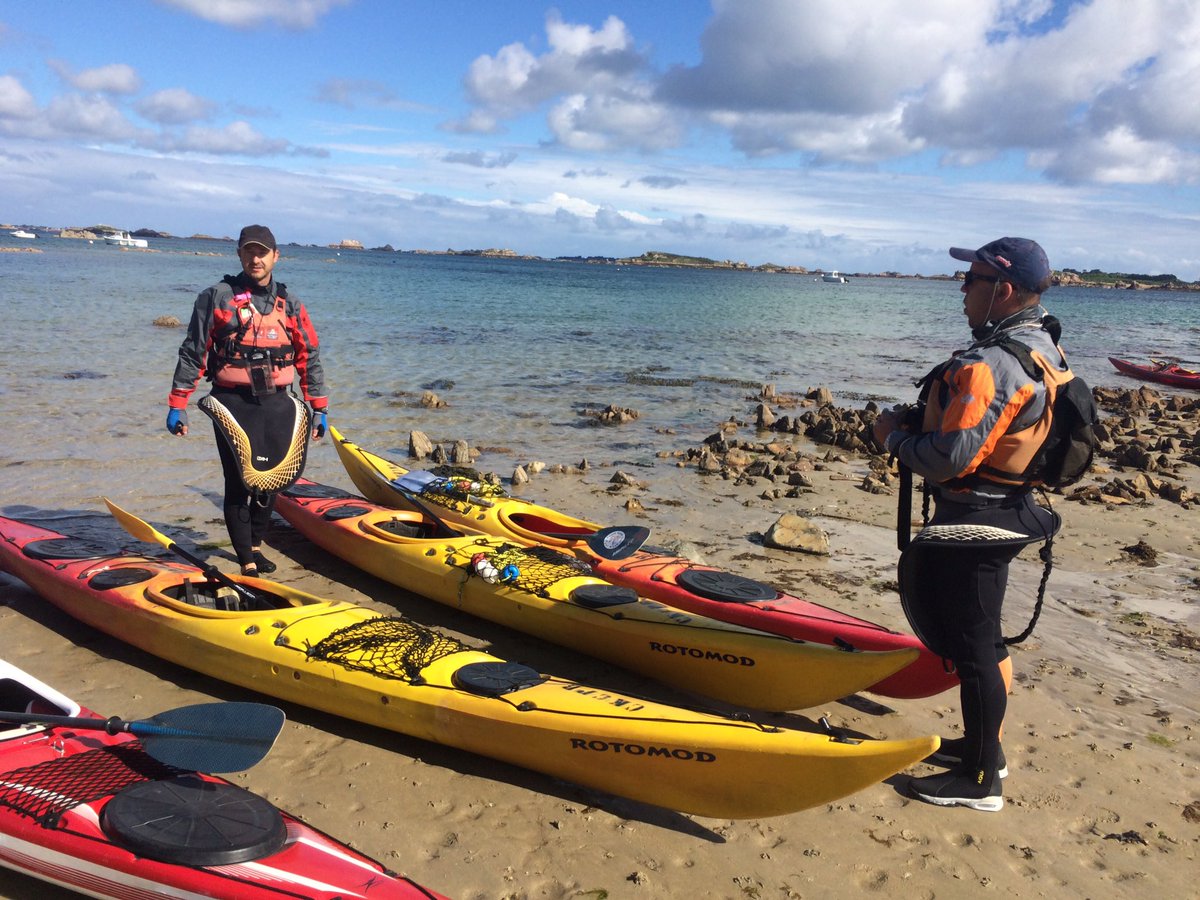 Berrezai's tweet photo. Le tour de l'île de #Bréhat en kayak avec le club de #PontRean #CKPR Bienvenue avec nous au #BreizhParadise! #Bretagne https://t.co/aZY05vlVud
