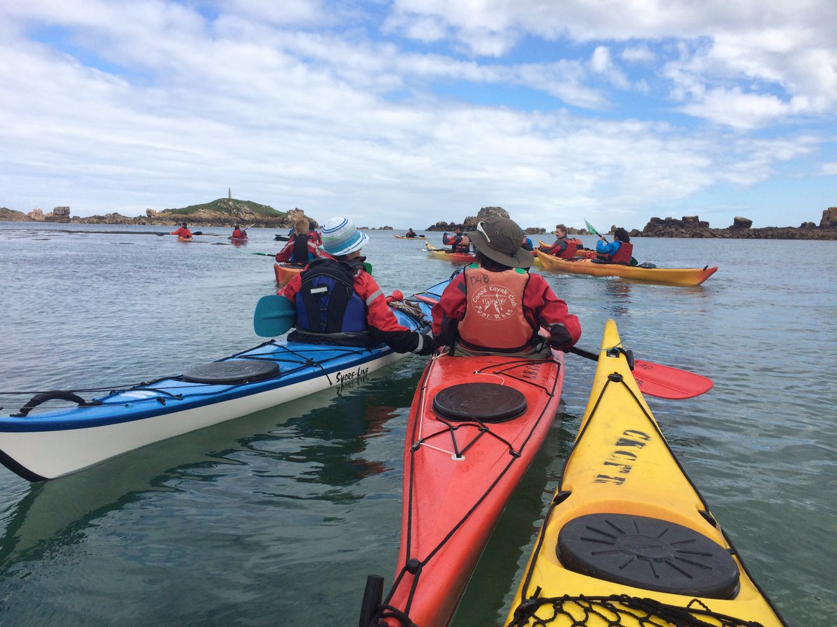 Berrezai's tweet photo. Le tour de l'île de #Bréhat en kayak avec le club de #PontRean #CKPR Bienvenue avec nous au #BreizhParadise! #Bretagne https://t.co/aZY05vlVud