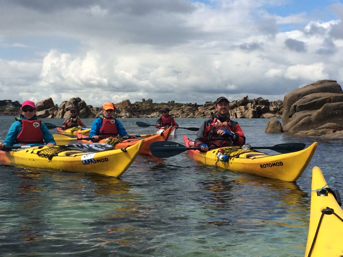 Berrezai's tweet photo. Le tour de l'île de #Bréhat en kayak avec le club de #PontRean #CKPR Bienvenue avec nous au #BreizhParadise! #Bretagne https://t.co/aZY05vlVud