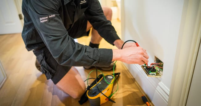 mybuilder's tweet photo. Choosing the right electrician for your project https://t.co/52EhQ2SJw4 #diy #homeimprovement #advice https://t.co/3V1dddLiSz