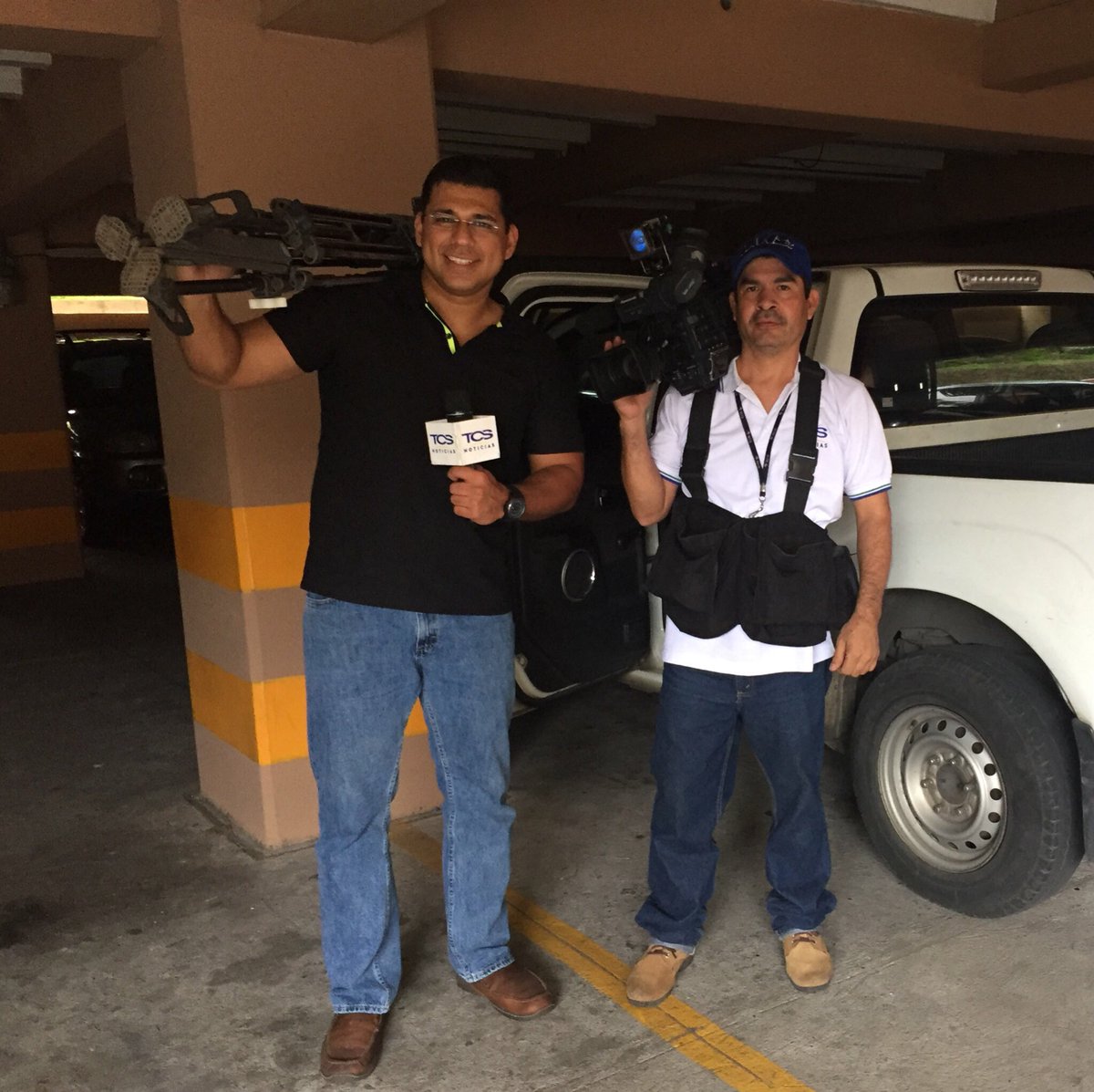 federicotcs's tweet photo. Trabajando con Paco Villegas en una serie de reportajes que pronto pondremos al aire. Feliz sábado https://t.co/R09F3varxI