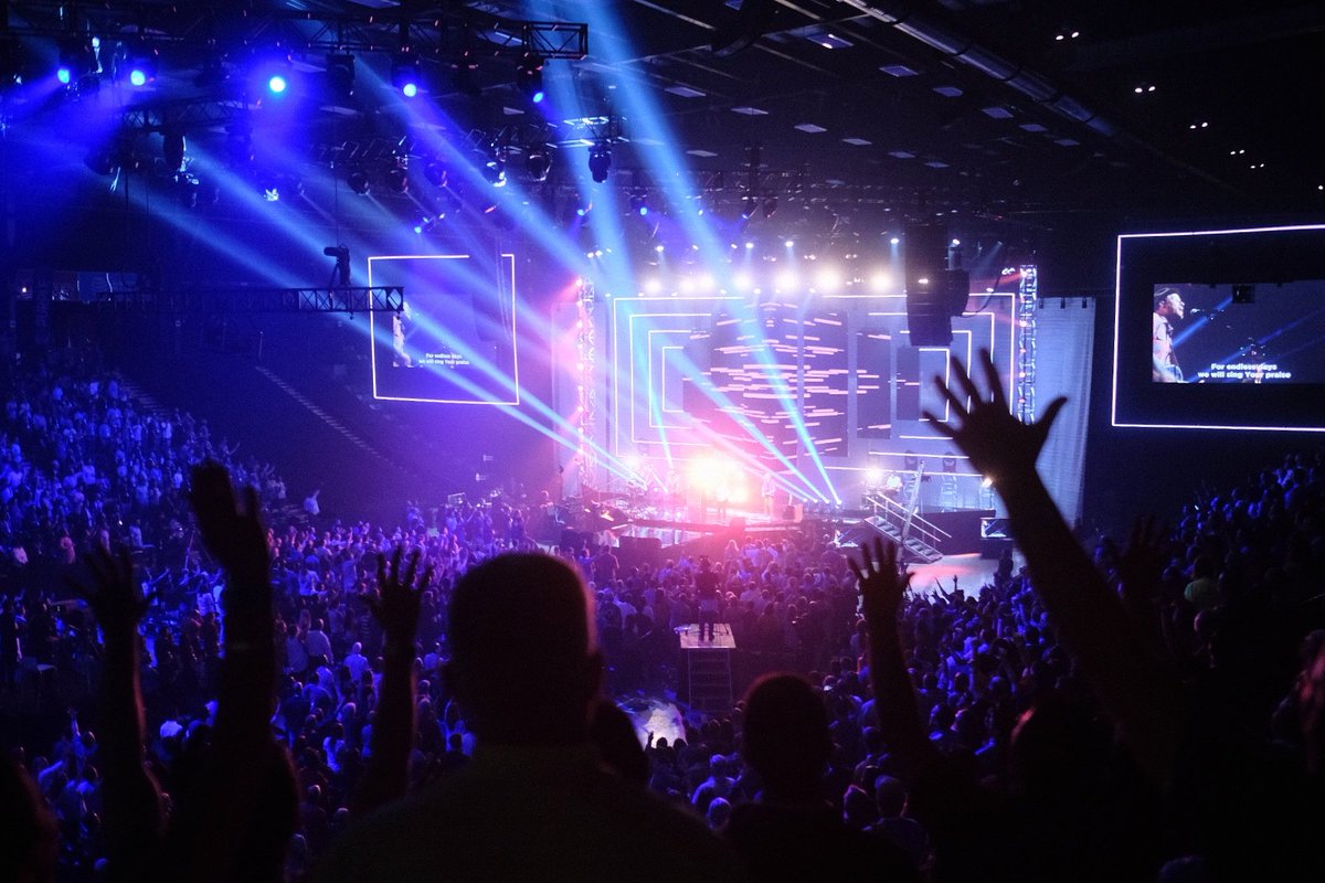 danielholman's tweet photo. Hearing 1000's of people worshipping the Lord together #Send2017 https://t.co/4JdZdbYOLm
