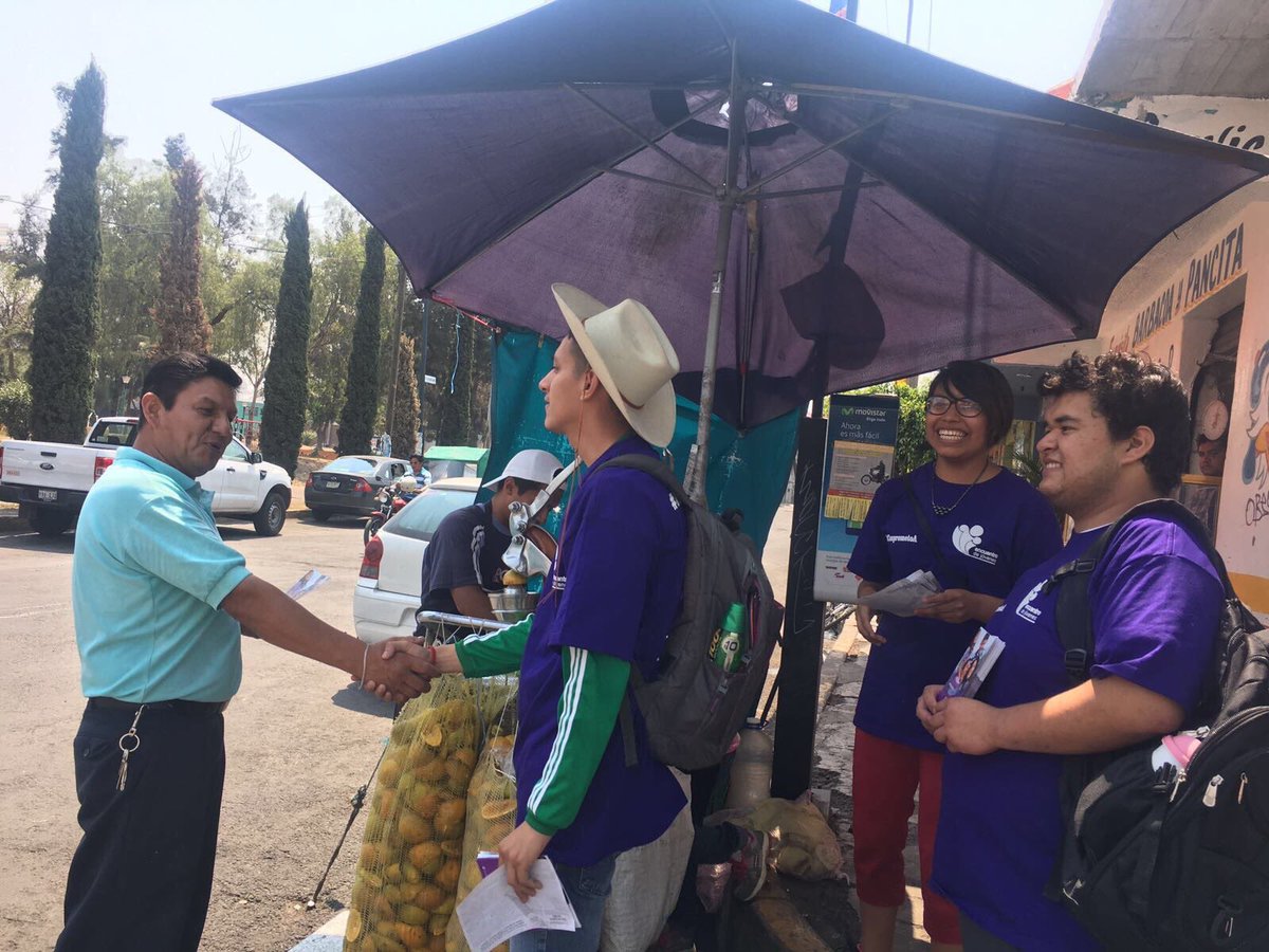 pescdmx's tweet photo. Jóvenes de Encuentro Social CDMX en la jornada de barre tu barrio, recuperamos espacios para nuestras comunidades. #CiudadDeEncuentro https://t.co/KhhJxPt4Gy
