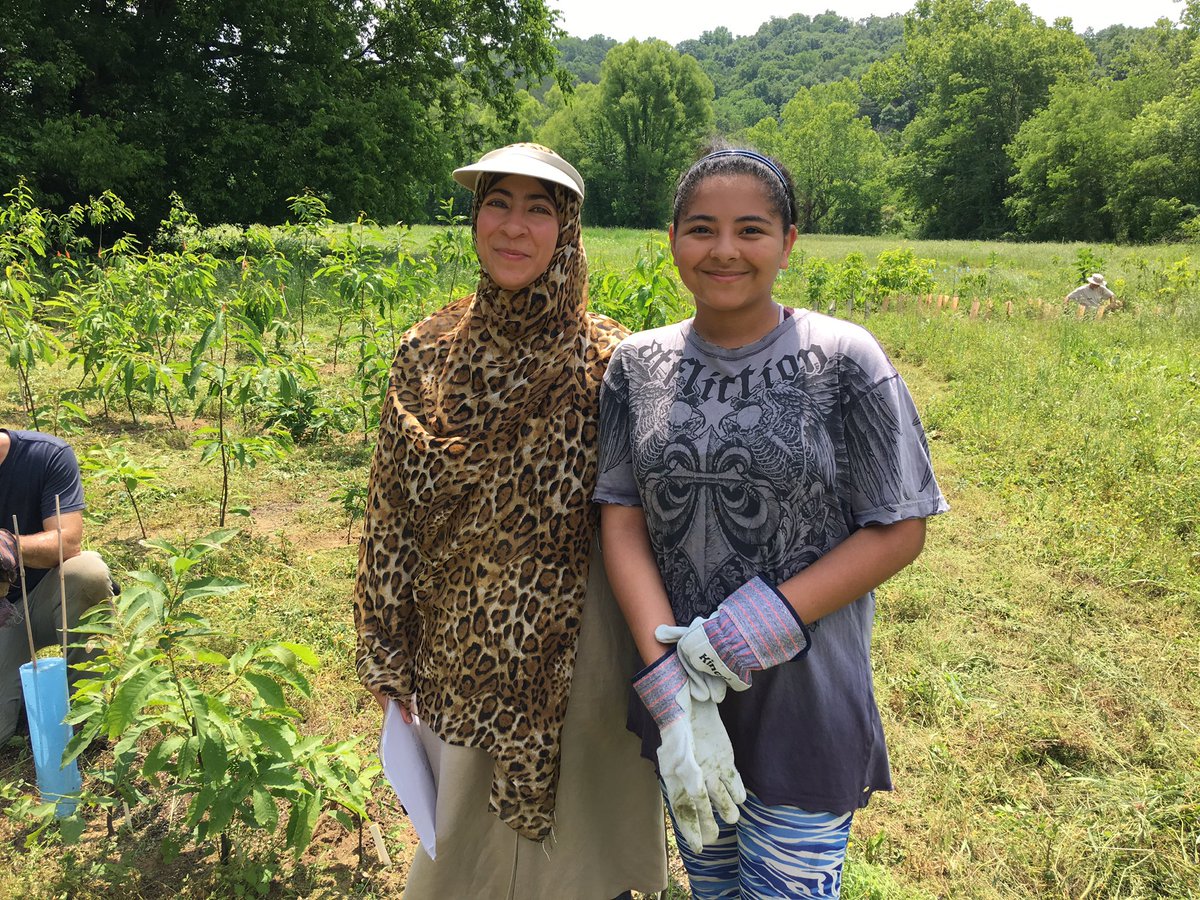 pearlsofknox's tweet photo. Alhamdullilah #TheGivingTreeProject begins at Seven Islands! Big thanks to Ustadha Zaynab and family for joining us! β€π± https://t.co/F20p0cATzz