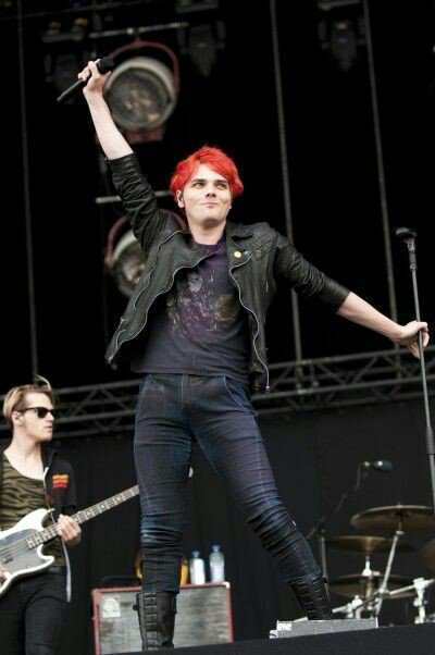 || yall,,,,,,,

I wanna make a human!something with Gerard Way

halp