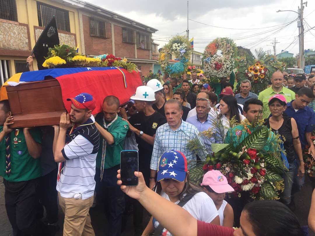manuelrosalesg's tweet photo. Homenaje a Paúl Moreno. Su entrega, valor y lucha por alcanzar sus sueños fueron interrumpidos por la sombra de la muerte https://t.co/BZtvleBeVw