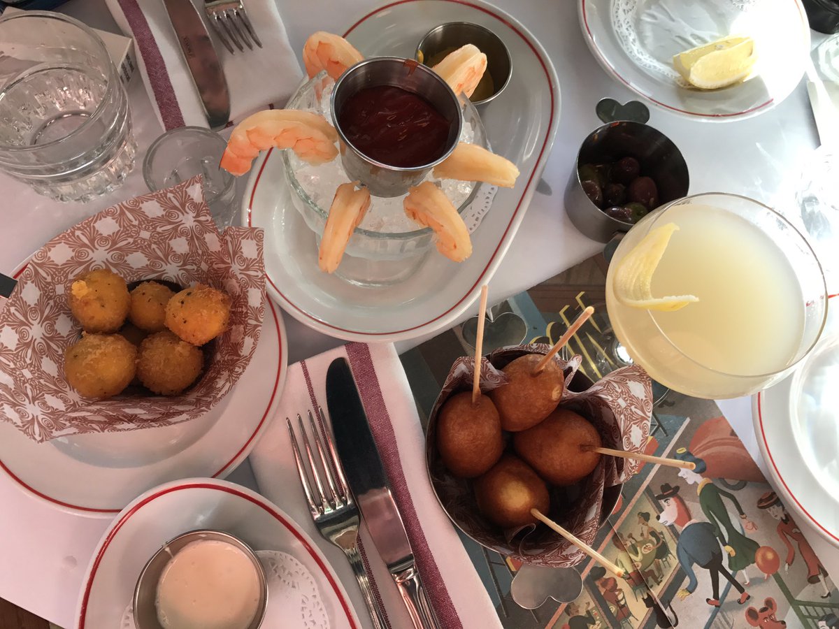 vintage_frills's tweet photo. Food time at @JacksonRye for our #kingstonbloggers #localbloggers meet. With @millymollydoes @BlogABookEtc @eliscapade @TeawithRachael https://t.co/pJ7IdVXAMi