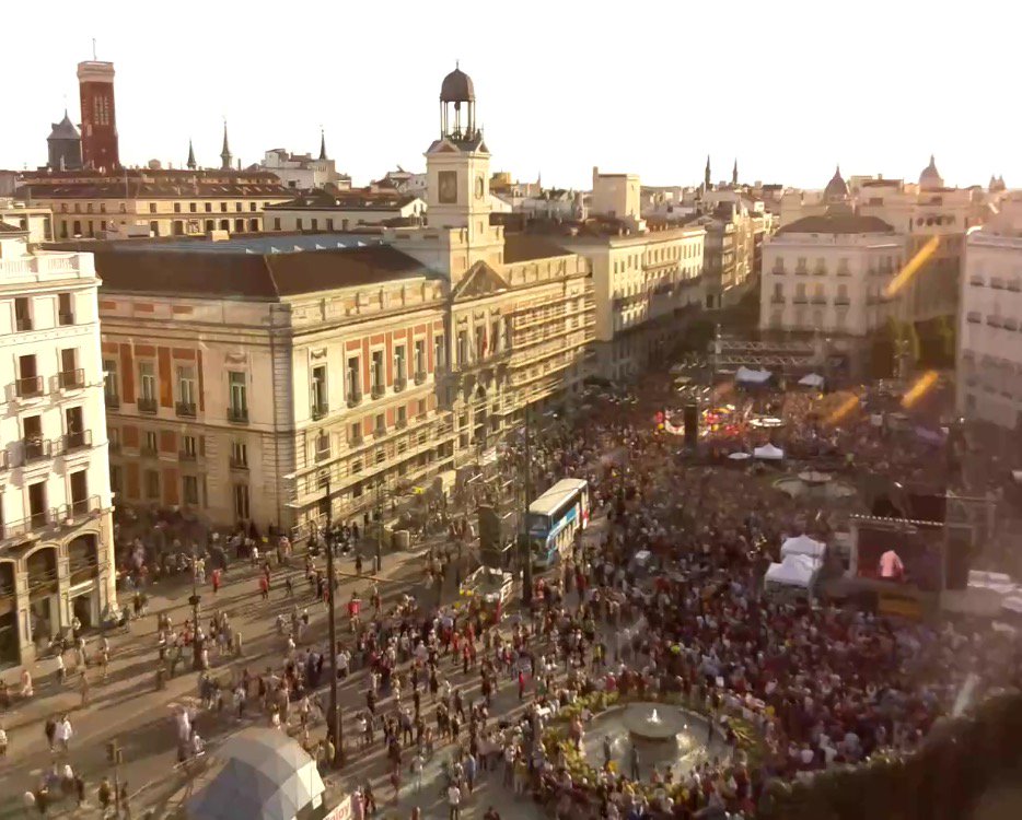 tamiroff_'s tweet photo. Misma hora misma ciudad. https://t.co/14WuDDOrYk