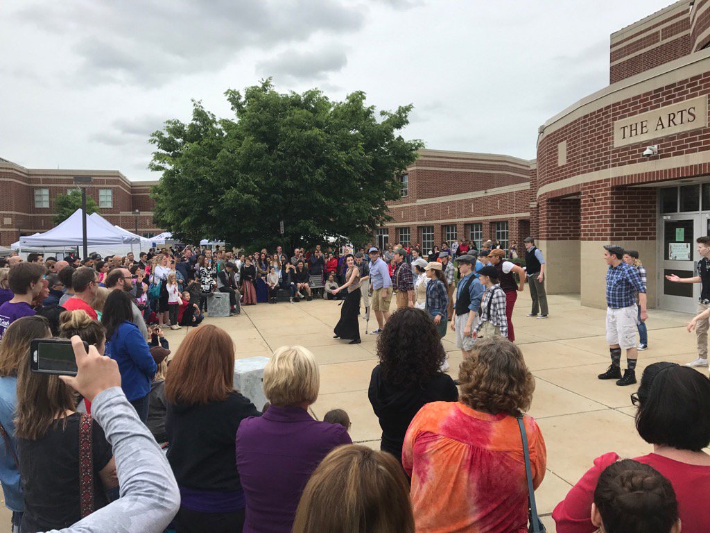 nmcgalla's tweet photo. Awesome crowd at the arts festival! https://t.co/eCZYfFOpdW