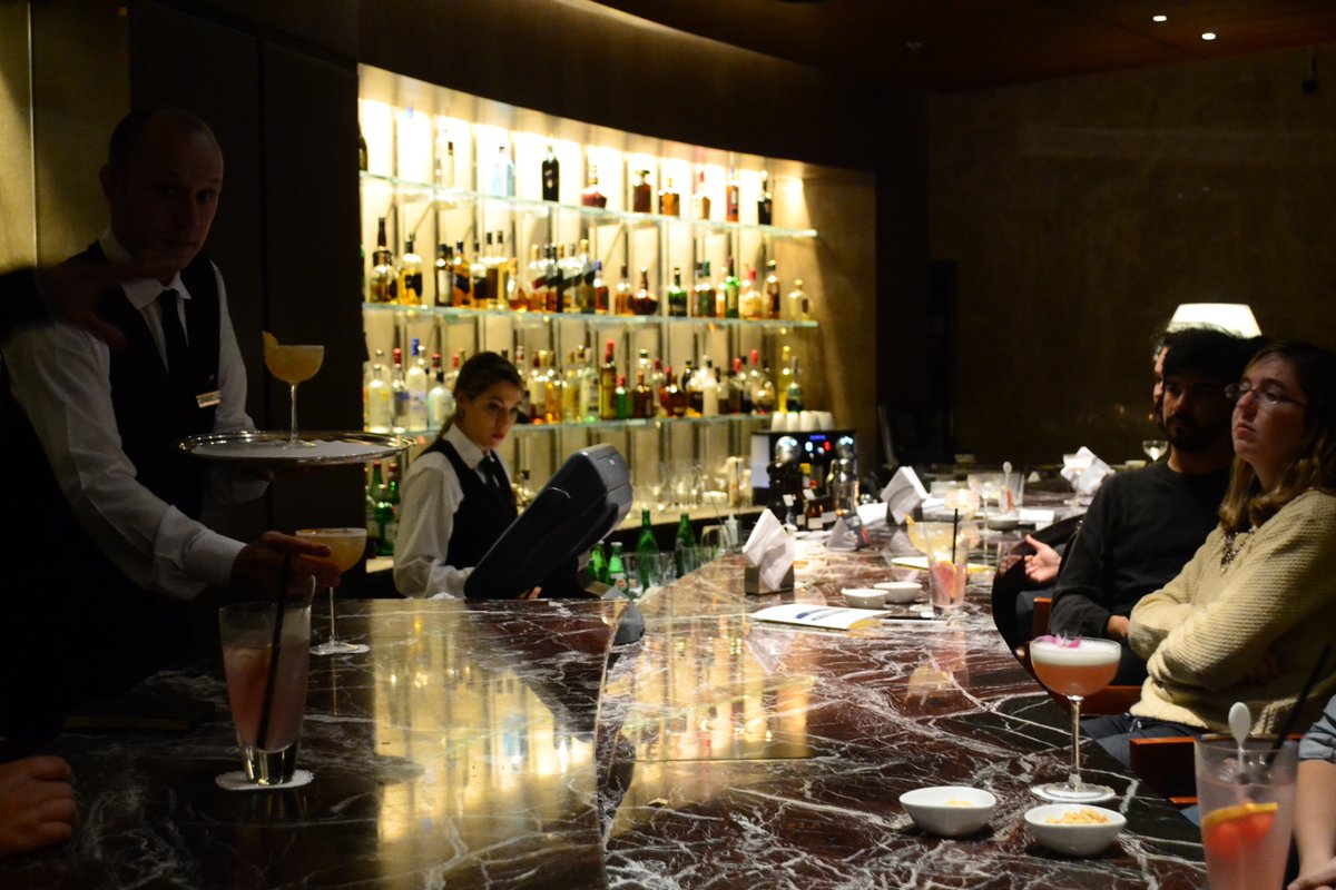 Drink_Me_Blog's tweet photo. Primera crónica de DrinkMe sobre destacados en este #bacoctel: Hoy bares de hoteles 👌https://t.co/Qgc0yFKMLp https://t.co/WzLfKNDpBS