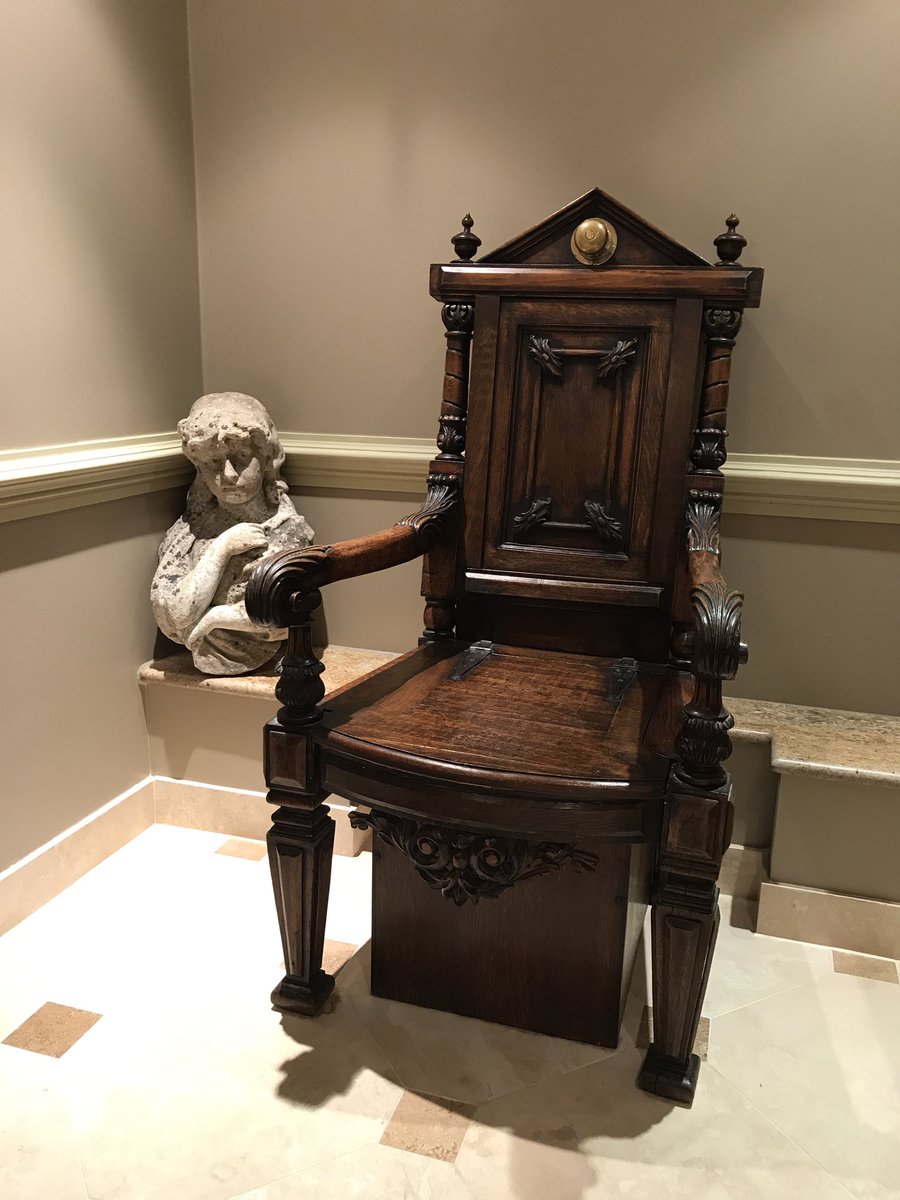 LondONtheinside's tweet photo. Toilet goals. @BattyLangleys because we all deserve thrones 👑 🚽 (and yes you do pull the gold knob to flush) https://t.co/P3aFUV0g1v