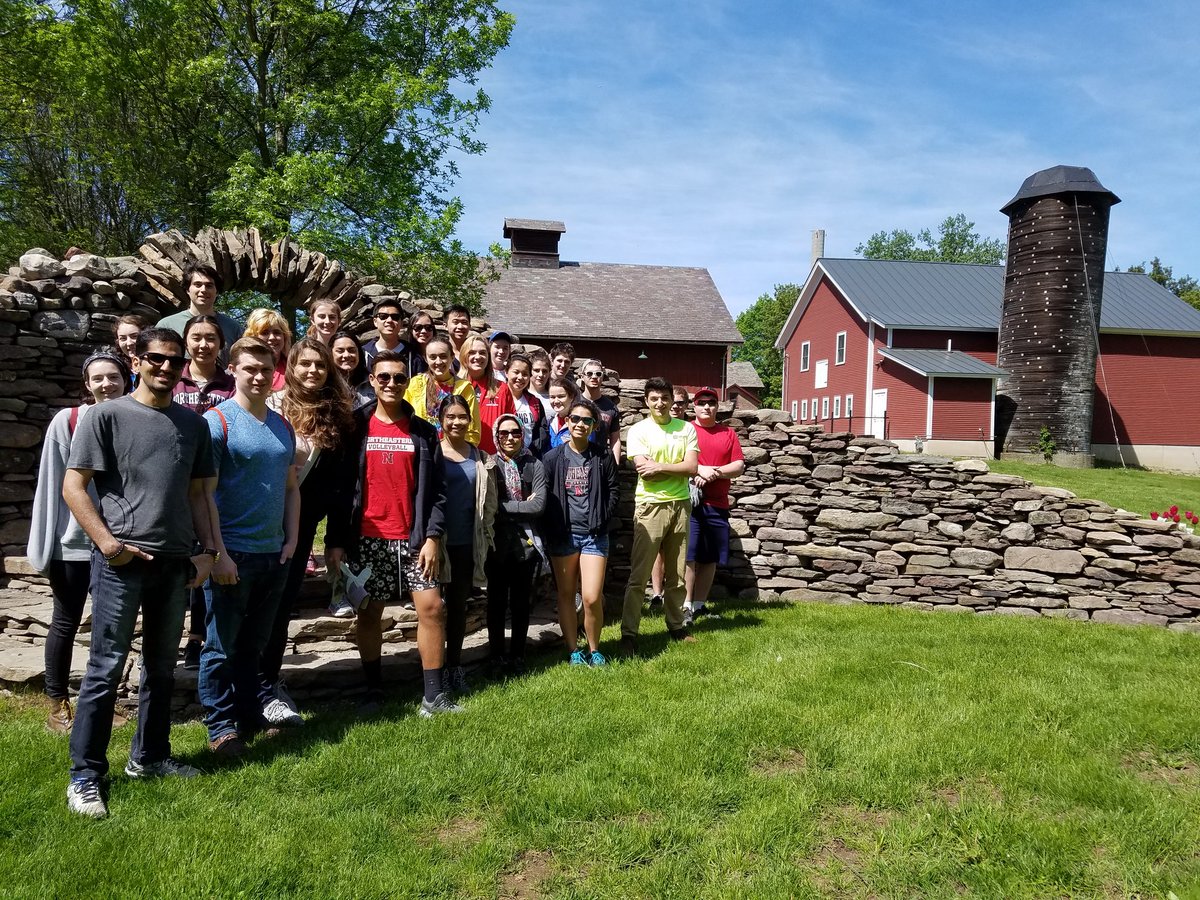 BeckyLindley77's tweet photo. Thanks to the @IntervaleCenter for having us, @Northeastern #NUterm loved volunteering with you today! #NUtermVT2017 https://t.co/m5nSDe7Aai