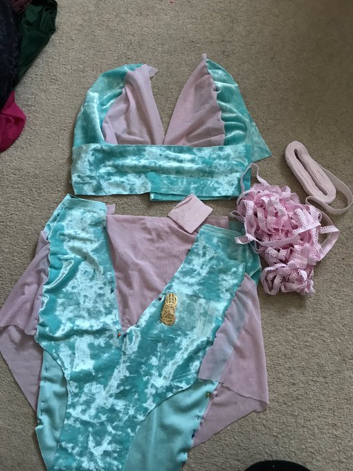 Watch GaldaLou🐐's leaked NSFW photo on TwXstars