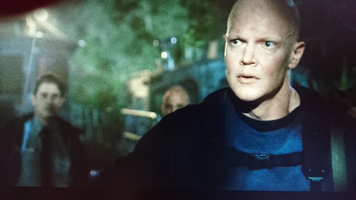 あびしにあん در توییتر そしてこの一枚目の画像の人はリメイク版13金のジェイソン様の中の人デレク ミアーズさん 他の人の頭二つ分位デカイ長身を活かした銃さばきが Ry 殺人鬼ビクター クロウリーは元祖ジェイソン様の中の人ケイン ホッダーさんなので 画像二枚