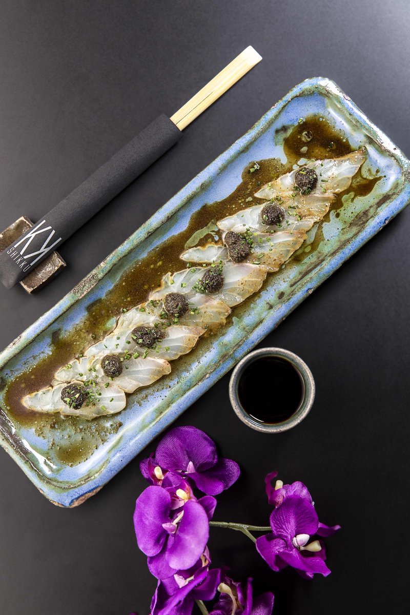 Nuestros “tiraditos” al estilo de #Shikku son una jugosa delicia, llenos de matices. ¿Has probado el de lubina con cítricos y trufa? #foodie