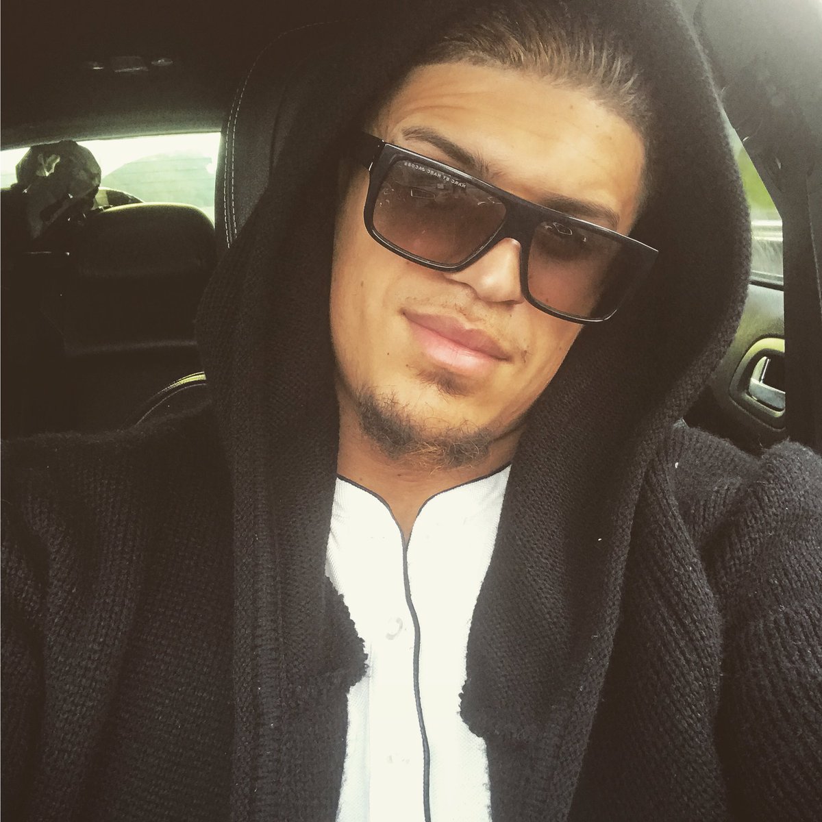 OfficielAlrima's tweet photo. Si je veille sur elle c'est pour veiller sur moi ... 😘😘 bon week-end end tout le monde !  #Alrima #jeVeilleSurToi https://t.co/5BoE7Pf5o0