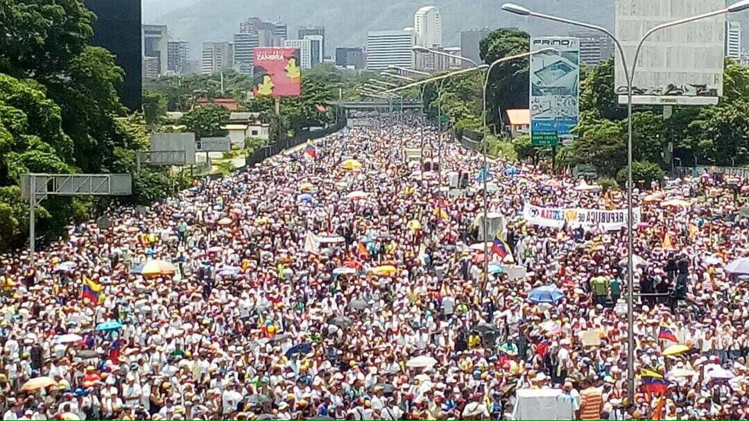 axelcapriles's tweet photo. Ya no hay vuelta atrás porque no hay punto al cual volver,  el país cambió y tendrán que entender que la ficción ha terminado. https://t.co/WI0weRSRzQ