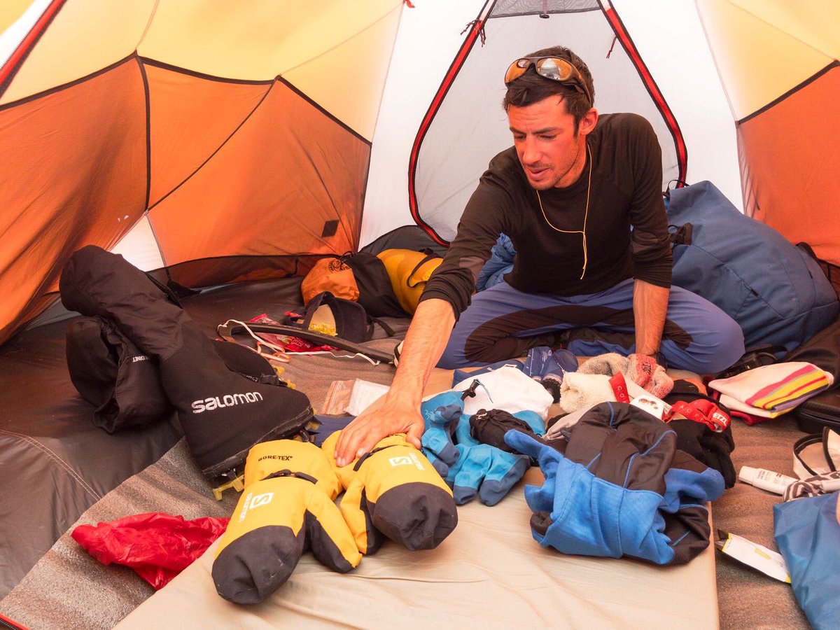 xavik64's tweet photo. En Kilian ha sortit CB 5100m a les 10pm hora loc dir>CBavançat 6500m>via normal (no Norton)>cim 8848m @kilianj @sebastienmontaz #OurEverest https://t.co/CsQh1RebvP