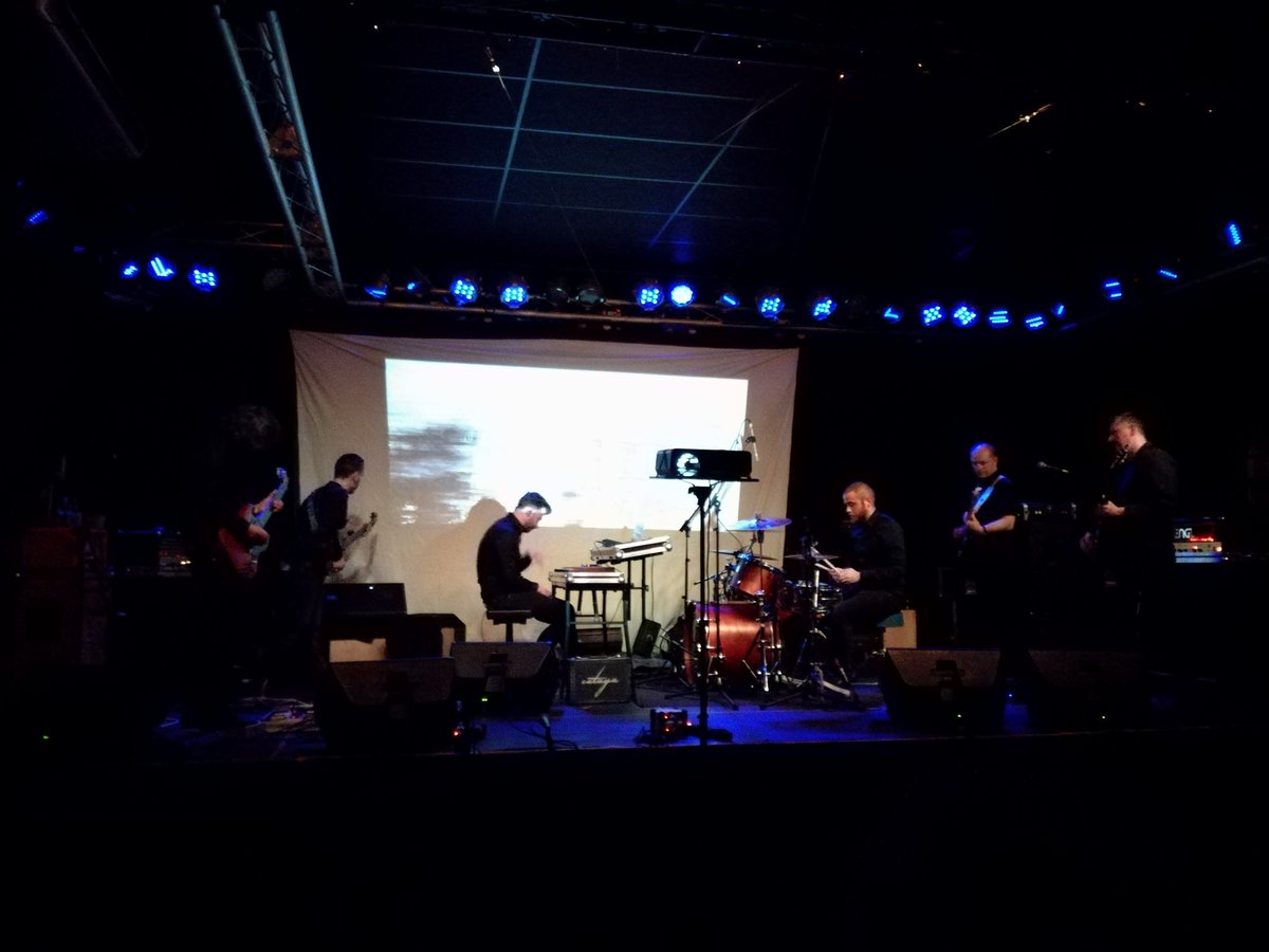 Batalla ambient en el escenario gracias a #Cataya ¡Buen descubrimiento sin duda! 👍 #VitruvianFest2017