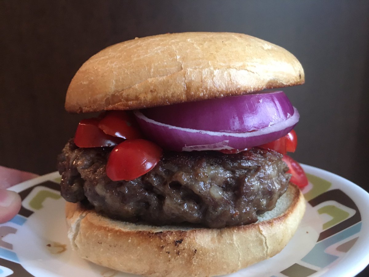 Dragobobs's tweet photo. Modified cevap burger.
Toasted a bagel and served up for a great breakfast sandwich!!
#chicago #nwindiana #cevaps #cevapcici #breakfast https://t.co/JD2FdyEKyk