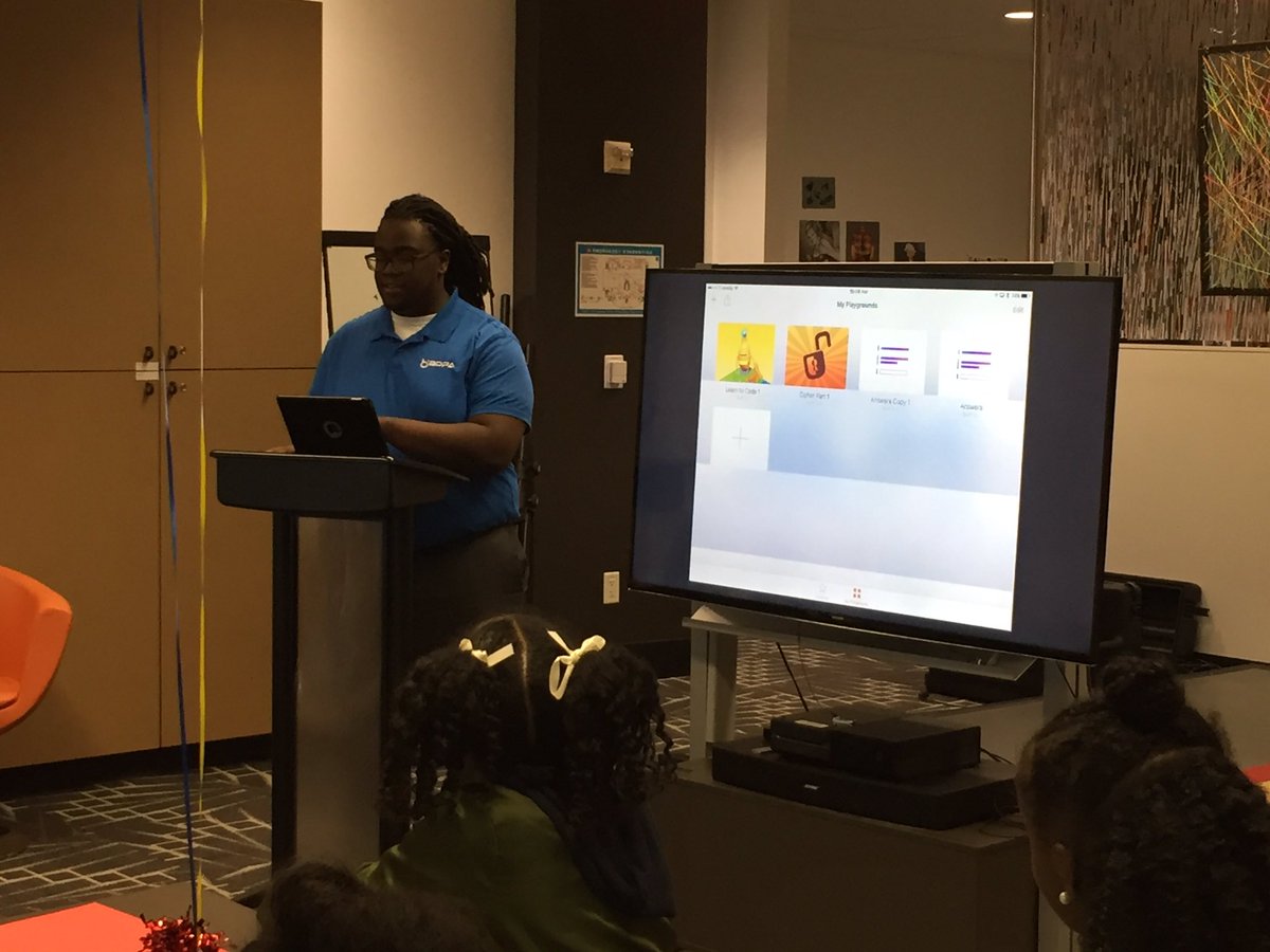 _CodeCrew's tweet photo. Big thx to @KareemDaSilva for teaching our kids about Swift Playgrounds at our Memphis In May Hour of Code celebration! #HourOfCodeCrew https://t.co/BzZMC12YxJ