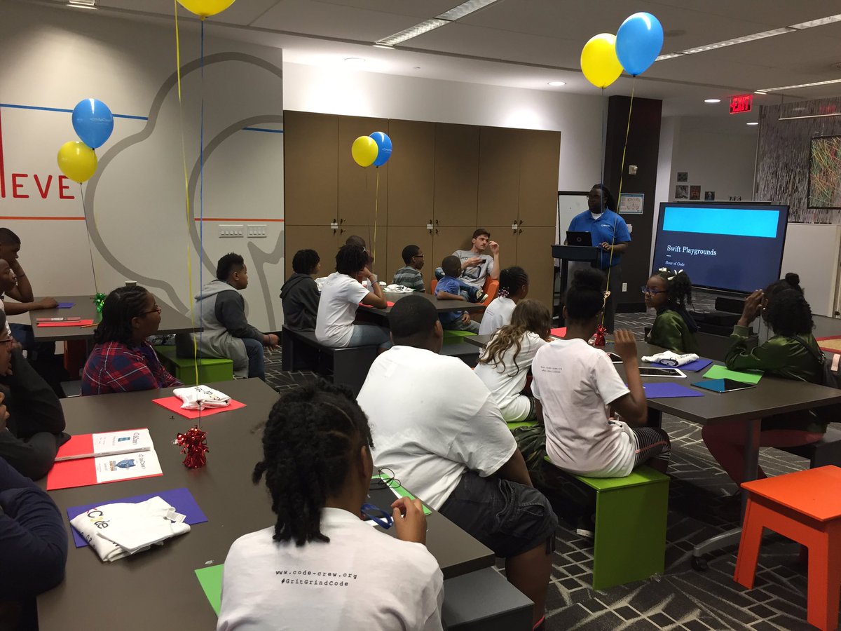 _CodeCrew's tweet photo. Big thx to @KareemDaSilva for teaching our kids about Swift Playgrounds at our Memphis In May Hour of Code celebration! #HourOfCodeCrew https://t.co/BzZMC12YxJ