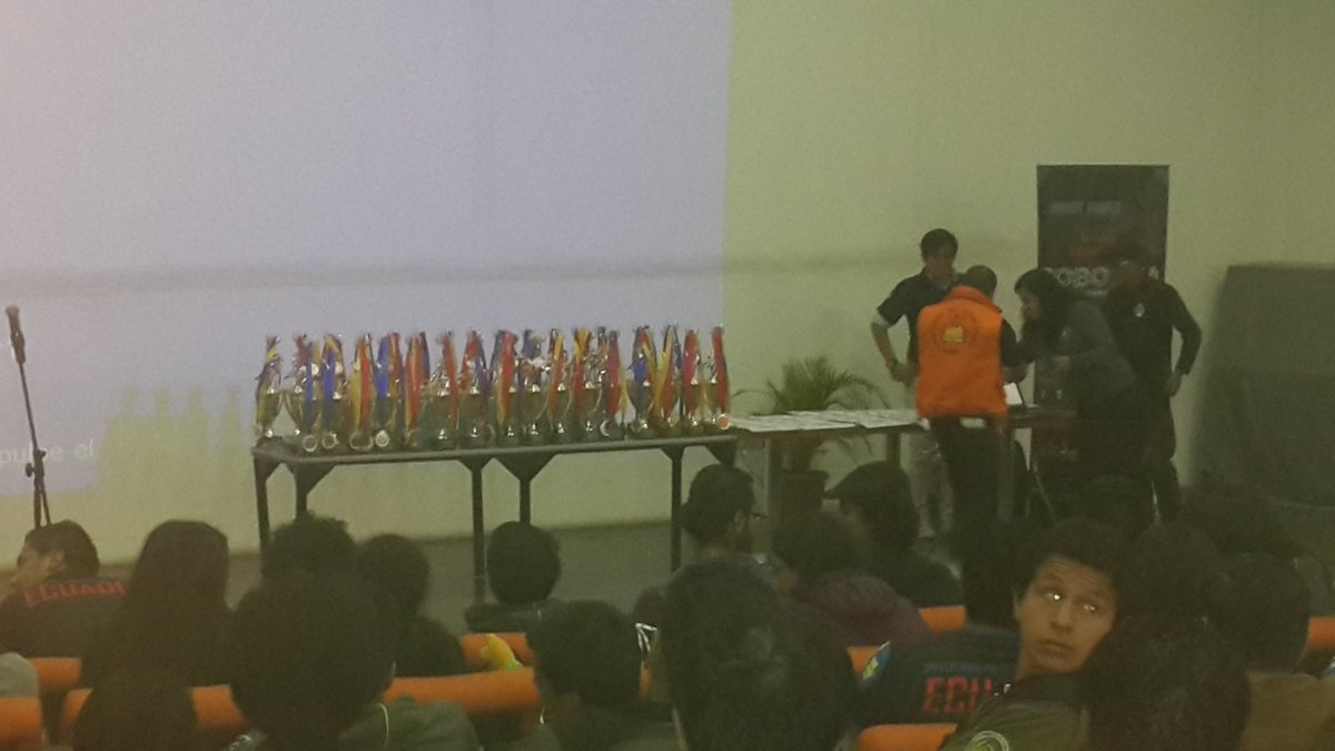 FranzOrtiz's tweet photo. Ceremonia de premiación #RGZL4 2 acreditaciones internacionales para el Club De Robótica de la #UETS Gran trabajo amigos! https://t.co/zdM9m2ukAb