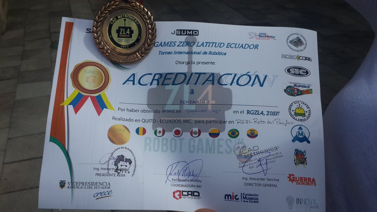 FranzOrtiz's tweet photo. Ceremonia de premiación #RGZL4 2 acreditaciones internacionales para el Club De Robótica de la #UETS Gran trabajo amigos! https://t.co/zdM9m2ukAb