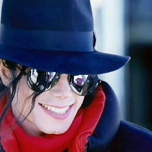 withlovemichael's tweet photo. eu amo seu sorriso, eu amo seu jeito, amo seu olhar, eu te amo, Michael Jackson. ❤ https://t.co/n0J7qVWkEJ
