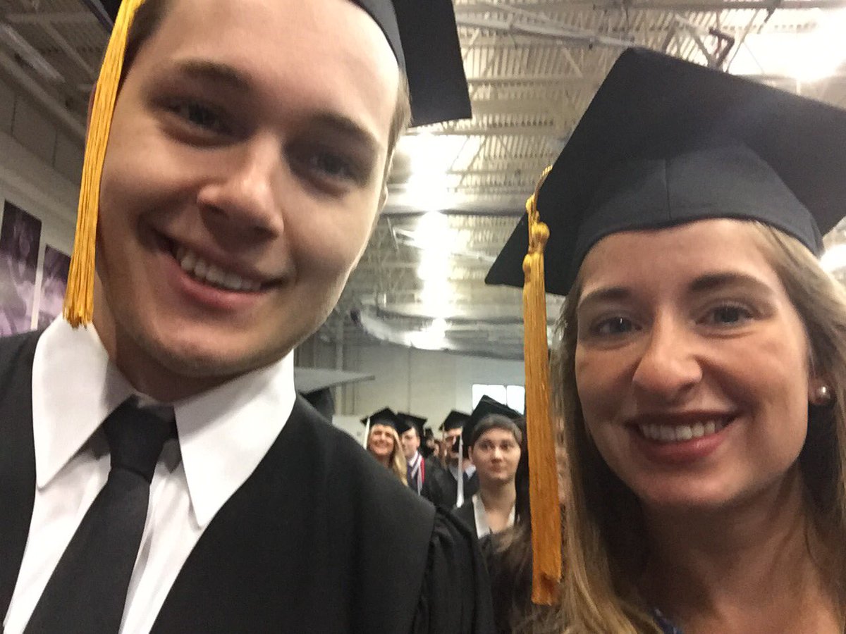 Kr8tive's tweet photo. Congratulations Patrick and Emma!
#UST2017 #TommieGrad https://t.co/BnStr4XXR8