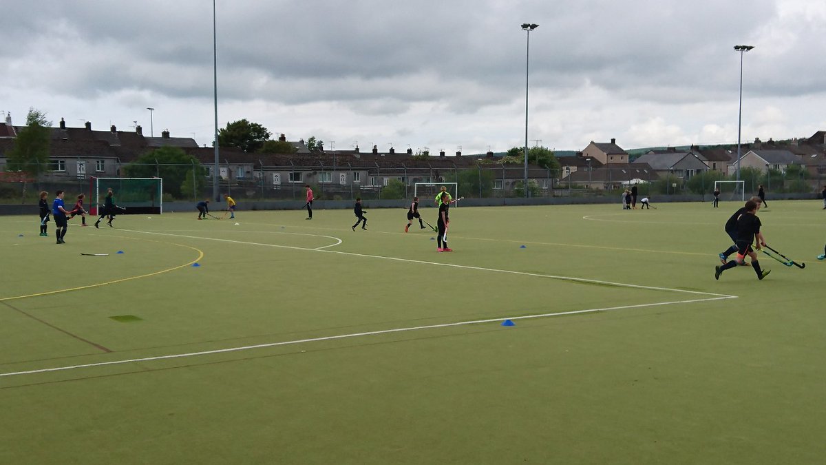 WesternLakesHC's tweet photo. Fab turnout at junior training this morning - 31 kids including 4 keepers! No lack of enthusiasm despite the weather. #futurestars https://t.co/b3MLY9wZ5s