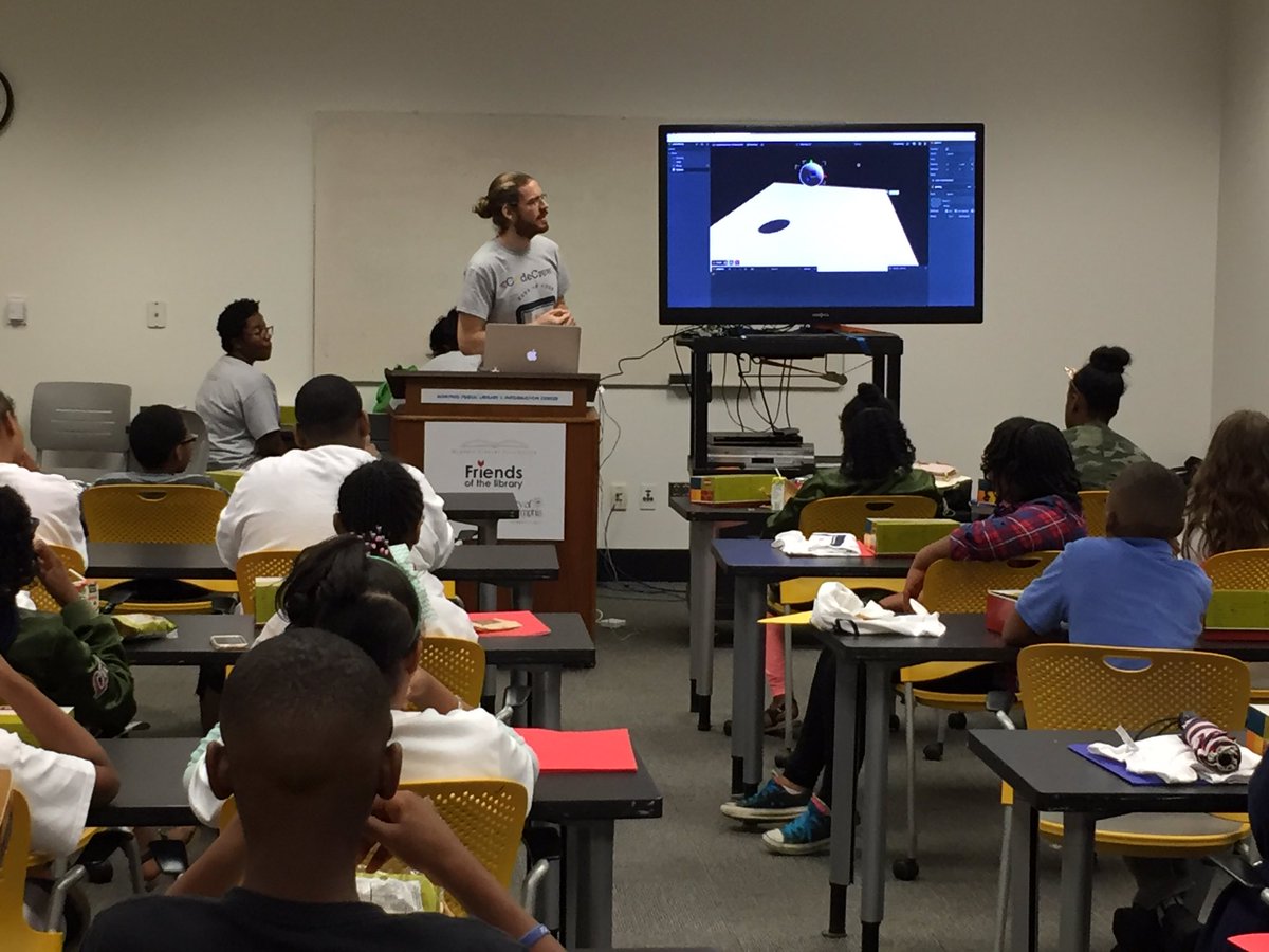 _CodeCrew's tweet photo. Big thx to @armyofpixels for speaking w/ our kids about game development at our Memphis In May Hour of Code celebration! #HourOfCodeCrew https://t.co/zruWo9gRG8