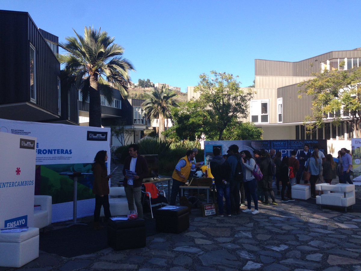 UAI_VINA's tweet photo. Alumnos en Ensayo #PSU visitan stands y se informan de carreras @NegociosUAI @ingenieriaUAI @Psicologia_UAI @DerechoUAI @periodismouai https://t.co/tAHp7NkE8n