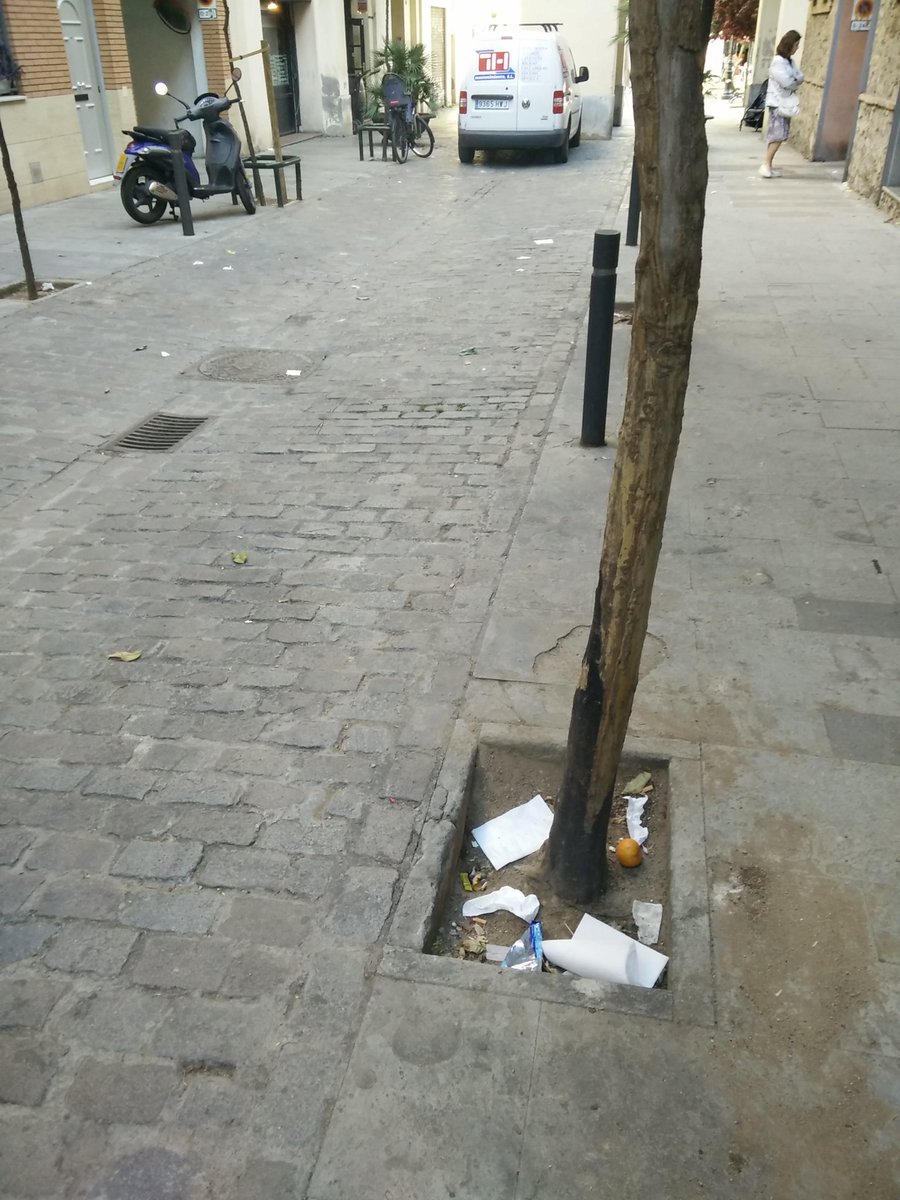 BCNoNeta's tweet photo. 20-05-2017, 19:00 hores La Sagrera, Carrer Monlau-Plaça Masadas @bcn_ajuntament @BCN_Ecologia @empanat https://t.co/r5puwf9ELr