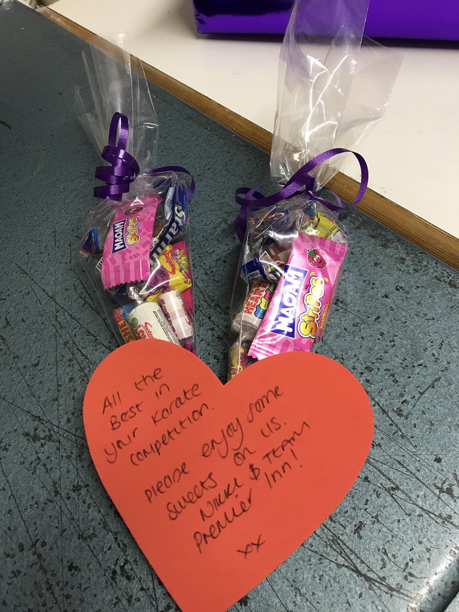NikkiKaur_'s tweet photo. Some #PIWOWS for our guests tonight @PIWestIsBest @traylat @SDEBDD @RikkiQuinlan @Dudleykford @placemadebyyou https://t.co/7JC3nnuSD0