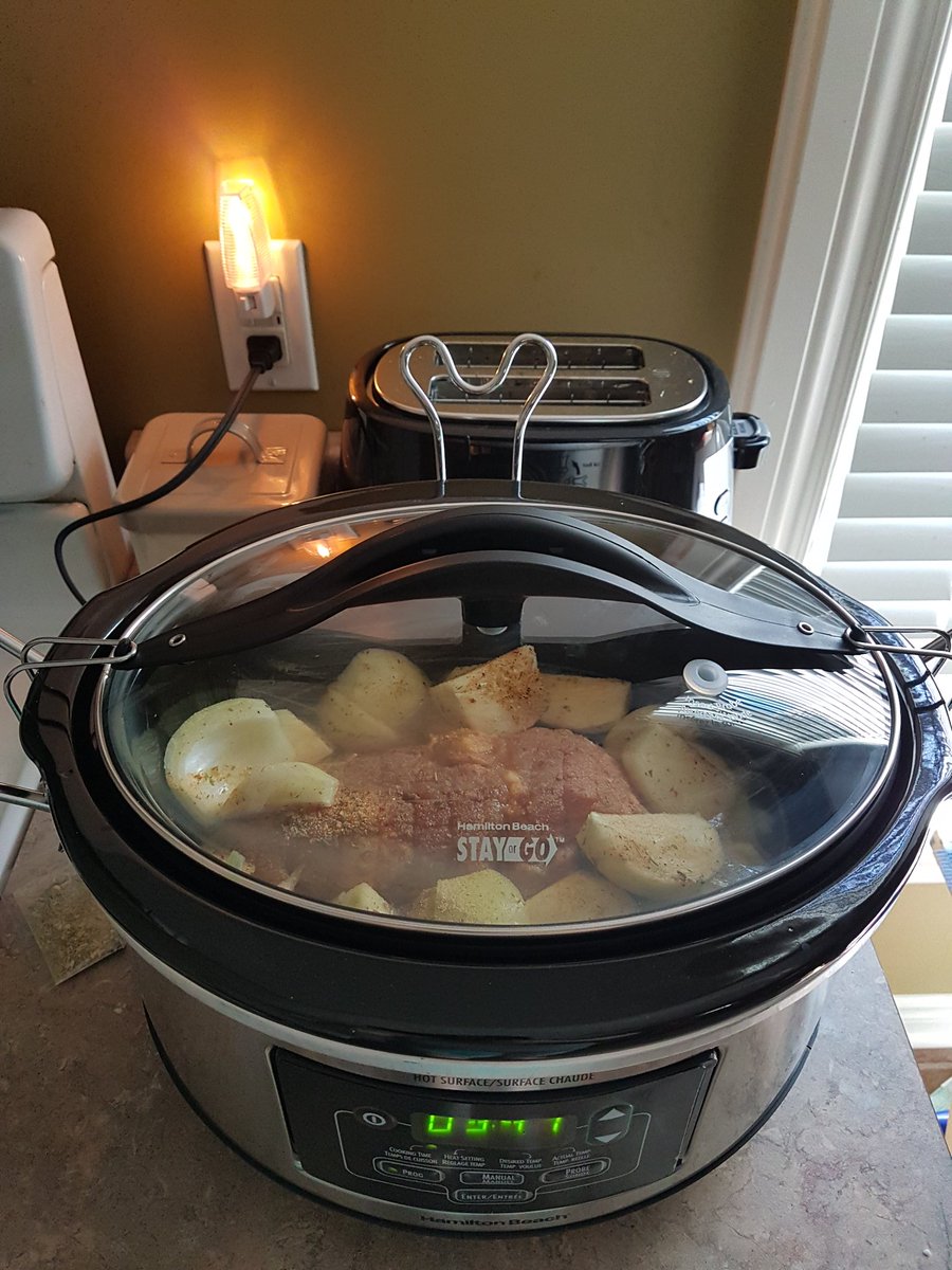 NoLimitLys's tweet photo. Chef MacDonald at it again with a sweet chili lime seasoned pork roast in the slow cooker! #setnforget #porkroast #dinner #GordonRamsey https://t.co/kn01q4BNGQ