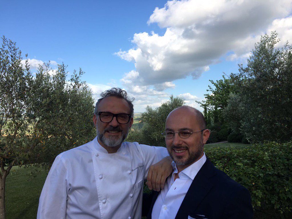 WineNewsIt's tweet photo. Grandi #vini #Italia nel calice by #Bartolotta @grapetrotter e piatti @massimobottura a @BorgoFinoc per @BarackObama https://t.co/JHQvp5rBgb