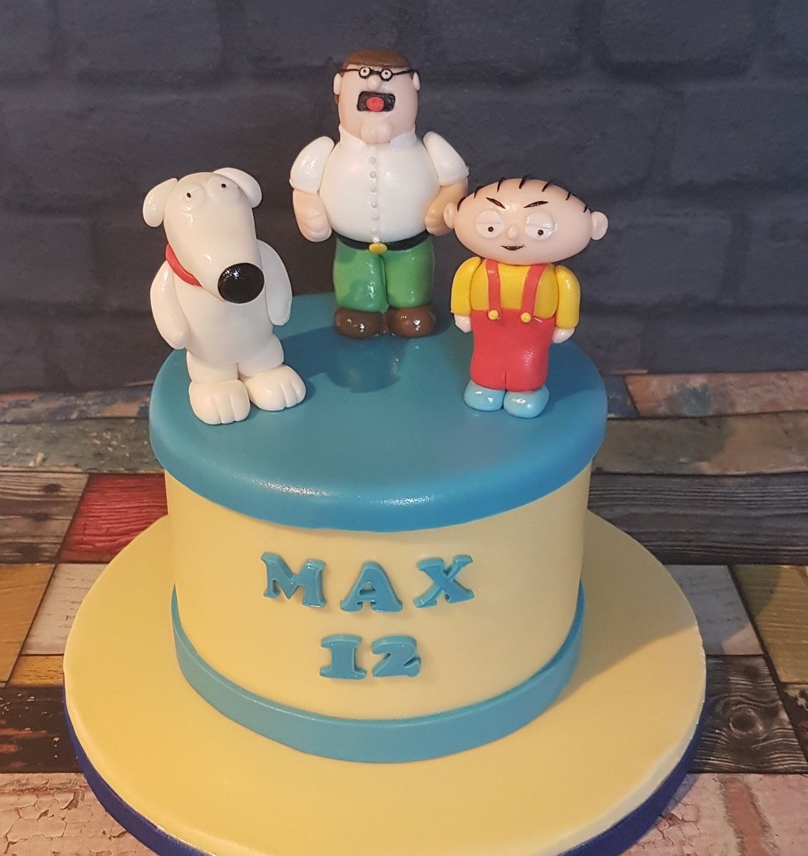 VikkiCollins80's tweet photo. Finally can see progress in figure making even if I do still dread them 😂 #birthdaycake #familyguy #givemeflowersanyday https://t.co/xqgrwCDnk1