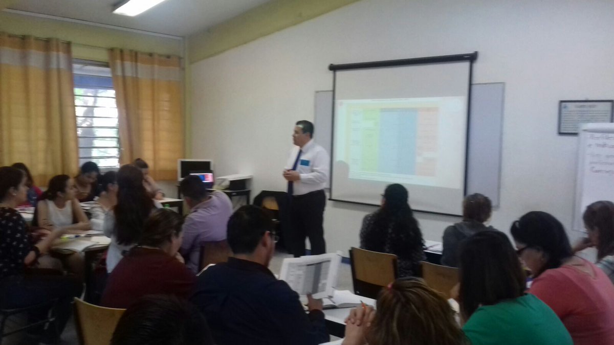saire83's tweet photo. Más de 650 futuros docentes, capacitación para ingreso  al servicio profesional docente. Acompañamiento  antes, durante y después @pacoayon👍 https://t.co/bPClKMq9Wf