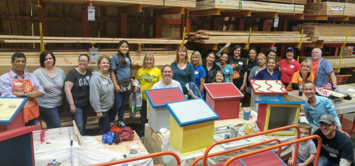 Boktors's tweet photo. Getting involved with the community by building "Blessing boxes" for people in need! Great job team! https://t.co/YS0Y6oqD9X