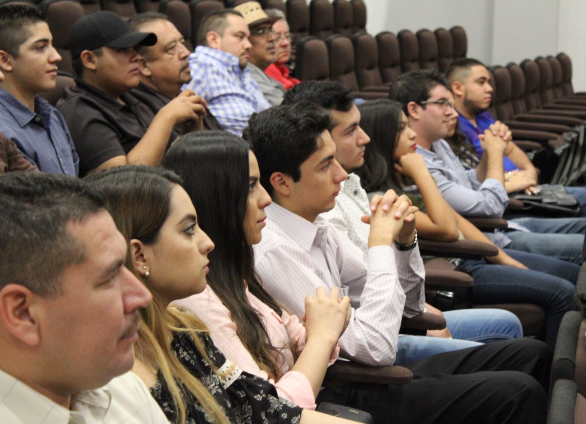 PalafoxDavid's tweet photo. Gracias @ICADEPSON x la invitación a platicar con l@s jóvenes sobre "El Sistema Estatal Anticorrupción" y escuchar sus opiniones #IcadepSon https://t.co/mIEBbriC0p