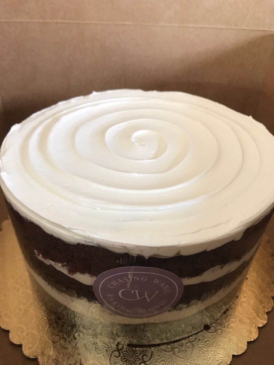 MinhT_Tran's tweet photo. For all your custom cakes & desert. Any occasion. Hit up my niece at #chasingwangnola #chasingwang.com https://t.co/sNGeL612qf