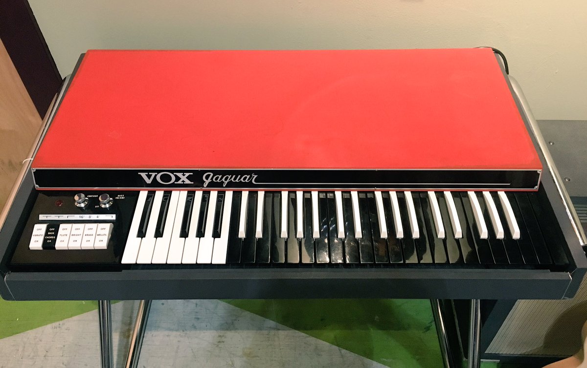 Too cool  🙌🏻🤘🏻#vintage #jaguar