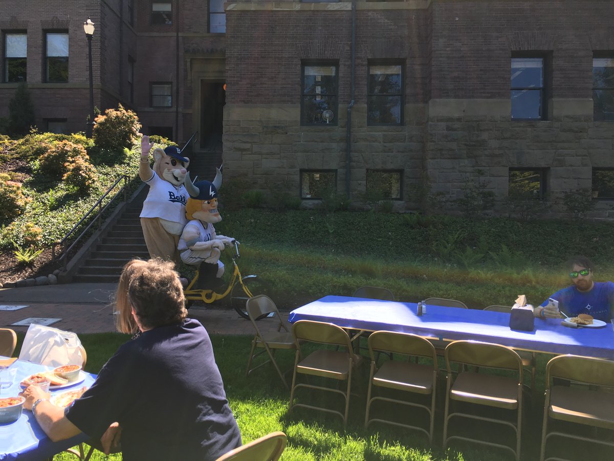 WWUAlumni's tweet photo. Victor Viking caught cruising campus with Bellingham Bells mascot Dinger! #Back2Bham https://t.co/MDUJIF5Qt4