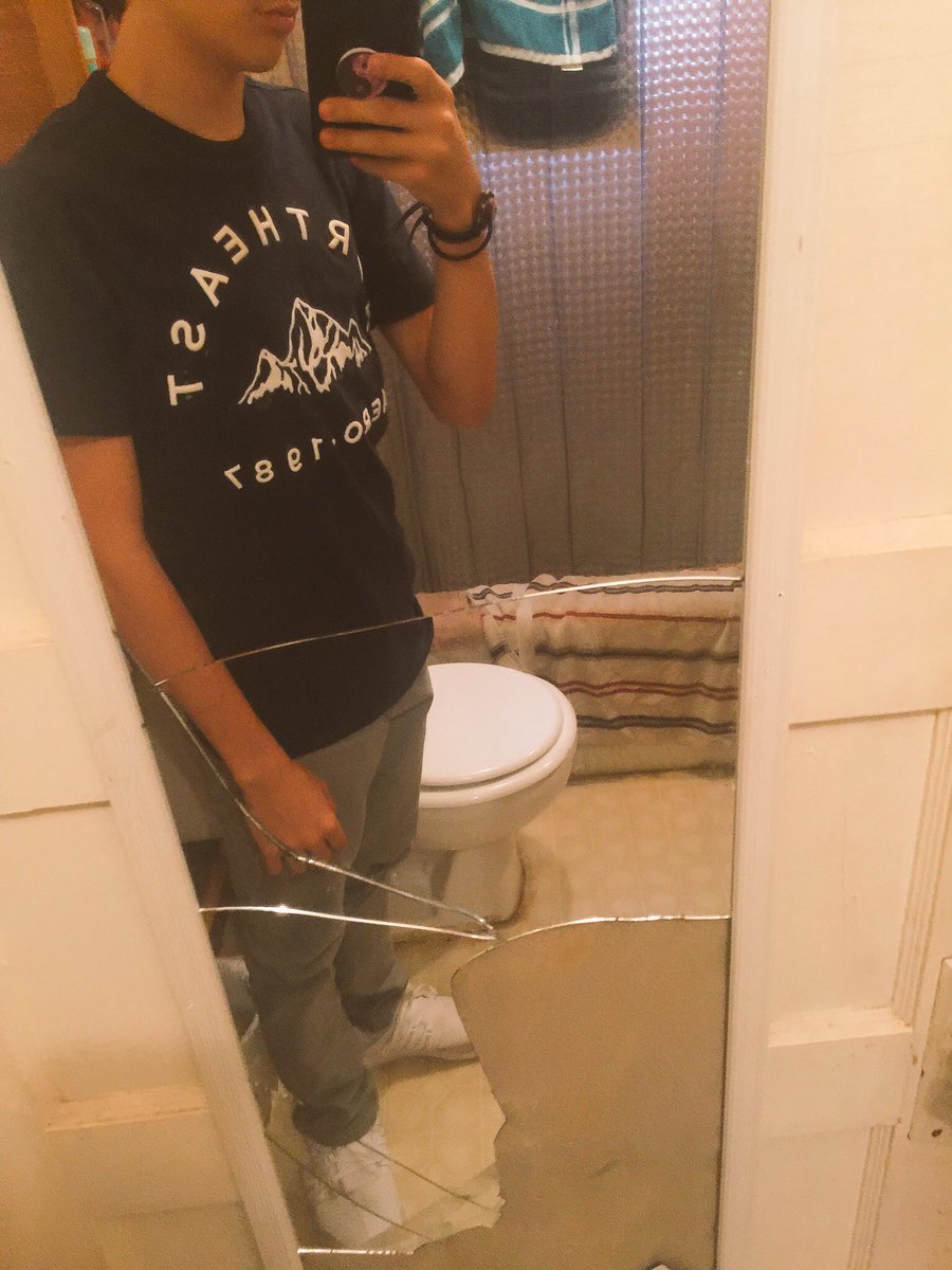 SolarisFox_2021's tweet photo. My attire stay fire 🔥 https://t.co/4qRdVfdTgS