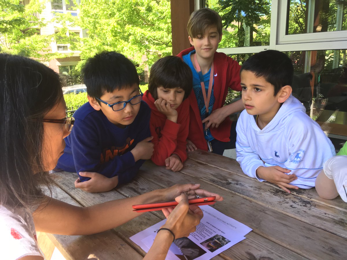 UNArecreation's tweet photo. Learning making more homes for mason bees @UNA community Children's Garden @ Old Barn Community Centre! https://t.co/zyWDcEdpE7